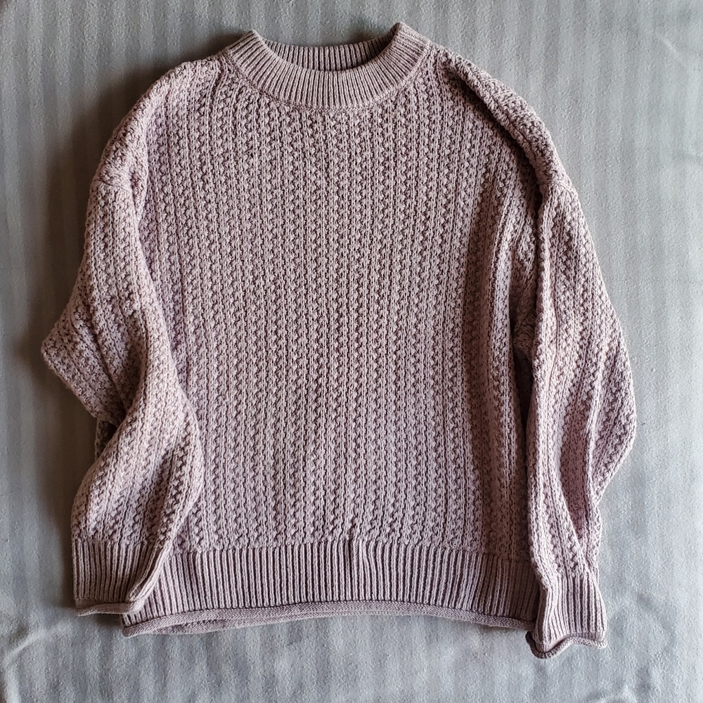 Universal thread sweater, size S
